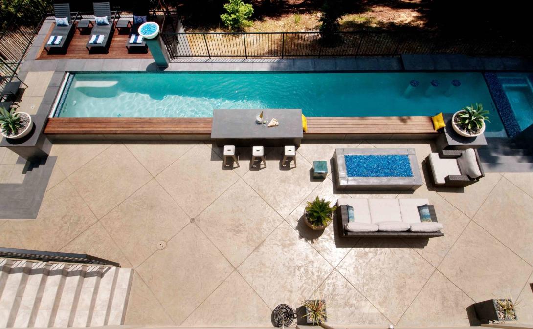 Swimming pool