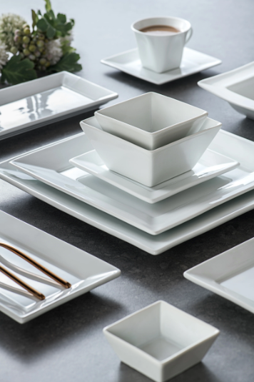 white square plates​