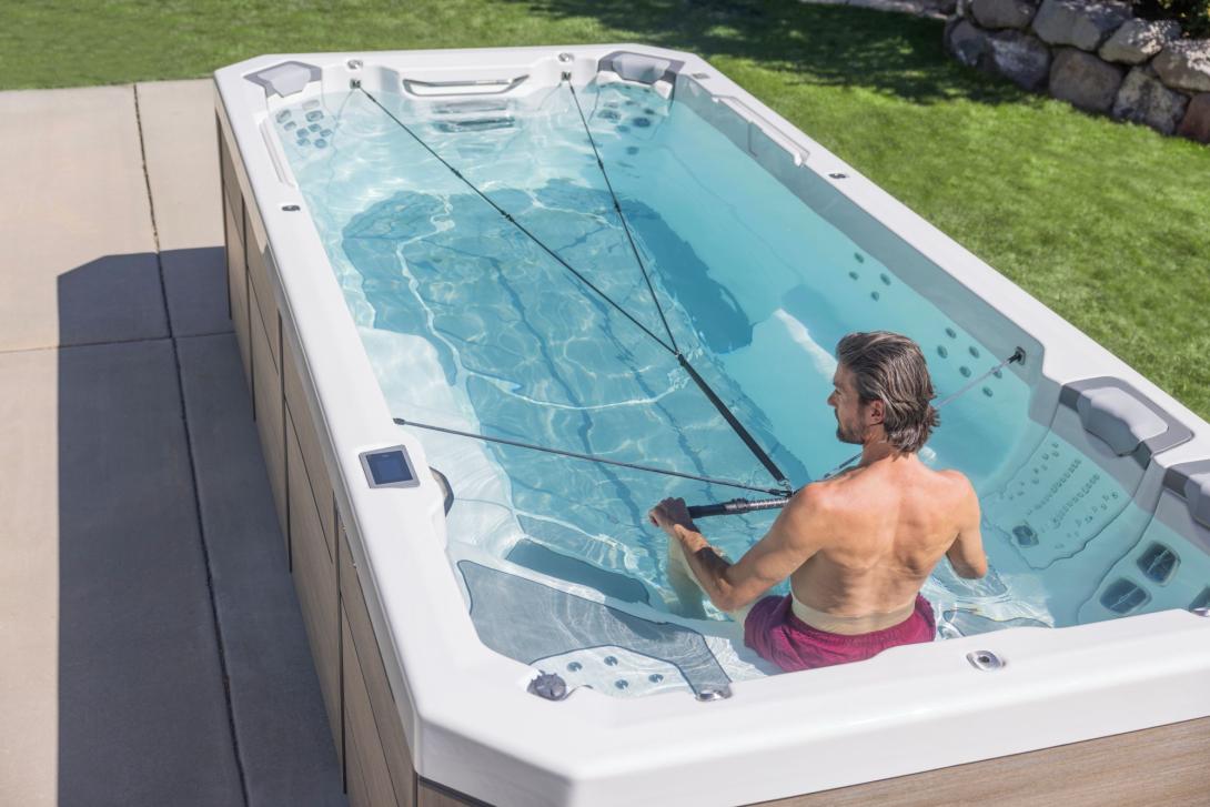 Modern Outdoor Jacuzzi