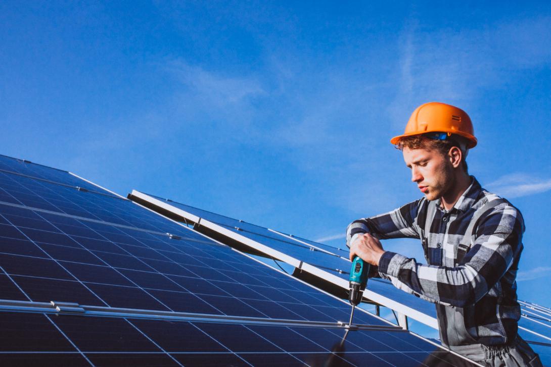solar power construction contractor in Dubai