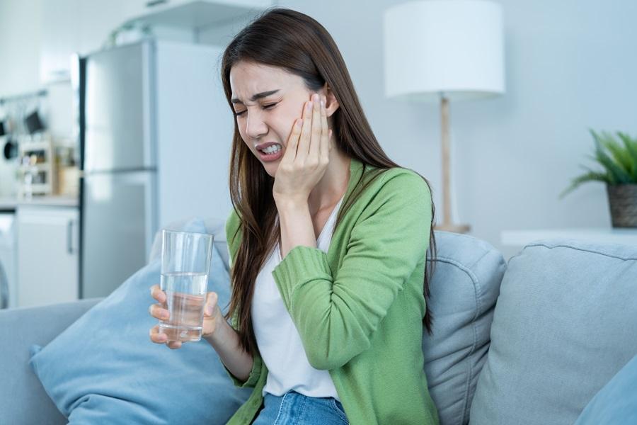 asian-beautiful-woman-feel-terrible-toothache