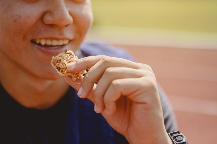 the-young-man-wore-all-parts-of-his-body-and-eatting