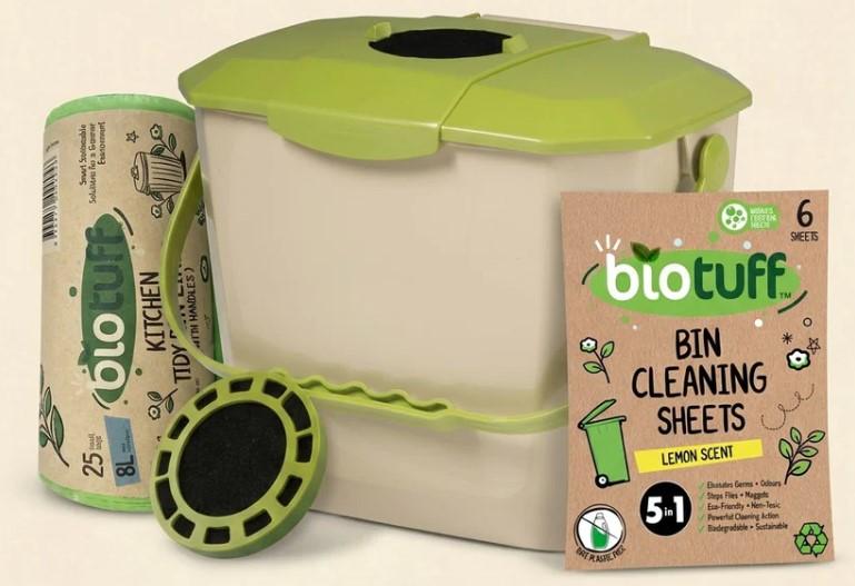 8L Kitchen Caddy/Bin with Charcoal Filter and 1 Roll of 8 litre 25 Bags