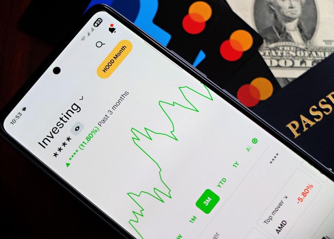 smartphone-displaying-investment-growth-app-interface